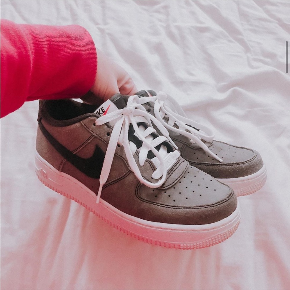 Nike AirForce 1. Charcoal.